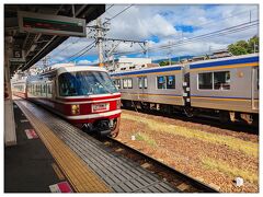 橋本駅
乗り換えの電車を待ってる間に、特急こうやが到着！
別料金を払えばこうやも乗れます
難波駅から乗り換えがないのがいいなと思ったけど、そんなに大きく時間が変わらないので今回やめました