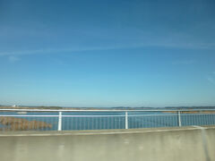 宗吾霊堂へ向かう途中、車窓から印旛沼のきれいな風景が見えました。