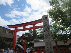 今回の旅で一番訪れたかった伏見稲荷大社に到着しました。