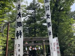 店の外にでると諏訪神社が見えていたのでお詣りさせて頂きます。
