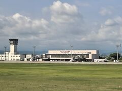 山形空港到着。初めてのおいしい山形空港。