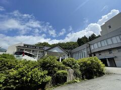 30分くらいで、ホテル到着。うわ、すごく上の方だ。
