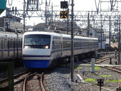 東武動物公園駅で乗り換え待ち、カルピスカラーの特急りょうもうが来た。
りょうもうは、久喜には停まるようになったが、羽生には停車しないので、見送る。