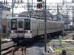 朝夕のみ運転する、伊勢崎線直通準急。久喜乗り換えが多い伊勢崎線だが、朝夕は、館林から浅草や北千住までの直通準急がある。編成は急行に比べ短い。
これで羽生まで行く。