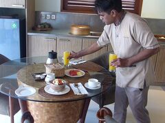 7/26(金)
この日は、チェックアウト後マッサージを受け、明日の飛行機が早いので、空港近くのジンバランに移動する日。
