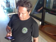 Klookで予約していたホテルからもすぐの「パンダンサリカフェ」というお店。
QRコードを見せるだけ。

https://www.klook.com/ja/activity/22060-jimbaran-seafood-dining-experience-bali/