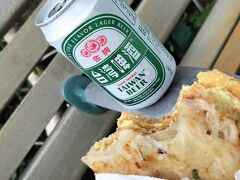 永康公園のベンチに座って食べる。美味い。
思わずもう一杯ビール頂きます。