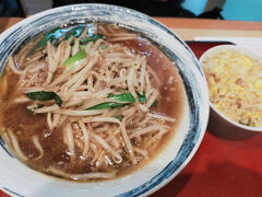 羽田空港第一ターミナル到着　チェックインしてからの腹ごしらえ
　『あずさ』　息子はラーメンチャーハンセット