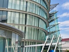 新橋のゆりかもめ改札で待ち合わせ。
なんと、ポテさんとmiroさんが、お互い
お顔も知らないはずなのに、
｢改札で会えました！｣との
ラインに、びっくり仰天(@_@)
さすが4トラ女子だわ～

初めまして、ポテはん(*^^*)
無事にお二人と、b_bさん、ちーちゃんと合流。
もう安心（←アテンドする気ゼロ）

そもそも私、
ゆりかもめ乗ったの数十年ぶり。
日本科学未来館も、
数十年ぶりでございます～(笑)

