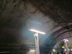 3日目です。
朝実家を出て新潟へ向かいます。

こちらは水上から越後湯沢方面に2つ先に行った土合駅です。
日本一のモグラ駅と呼ばれています。