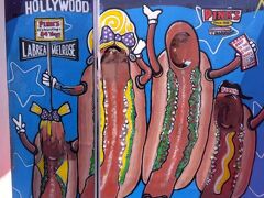 ホットドッグ、ピンクスの顔出しパネル