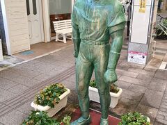 前回も来ましたが、
新潟出身の水島新司先生のキャラクターの像を見に行きます。
新潟出身という設定のあぶさんこと景浦安武。