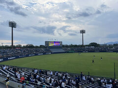 球場に入るとかなりお客様が入っていました。
対戦相手は現在パリーグ5位のオリックスです
下位同士チームの対戦にしてはかなりお客様も入ってます