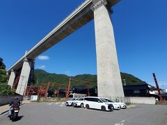 宿から少し鳥取方面へ。
やって来たのは餘部鉄橋です。