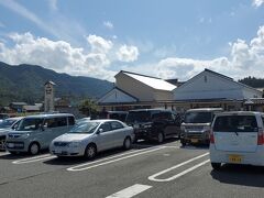 前にも寄った道の駅 ようか但馬蔵です。
さすがお盆の日曜日、駐車場は混んでいます。