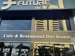 Future Cafe & Restaurant前に集合