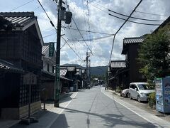 次の目的地は伊勢神宮！
車を止めて、おはらい町通りをぶらり！
時間は10時前なので人通りも少なめ！