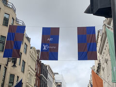 ヴィトンのプロモーションだったのかな？
ボンドストリートにはヴィトンの可愛いフラッグが！