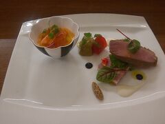 夕飯はホテルのレストランリバティで
宿泊者用のお得なコースもありますが、今回は奮発して近江牛ステーキコース！
オードブル