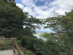 月見亭から琵琶湖方面を臨む