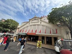 まずはドンスアン市場に。