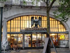 話題の美しいマクドナルド
これは開店準備の灯り