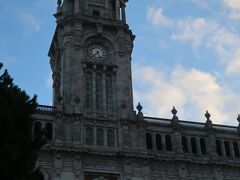 逆光の Porto City Hall
ここの下に「PORTO」の文字があり、昼は写真撮影の行列ができるとか