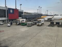　台北に着きました。台湾は3度目になりますが桃園空港に降り立つのは初めてかもしれません。
　MRTで台北駅に向かいます。
