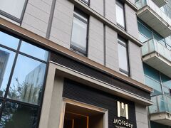 宿泊したホテルは烏丸二条を上がった所にあるhotel MONday 京都烏丸二条。近くに同じ系列のhotel MONday 京都丸太町があり、間違えそうになりました
