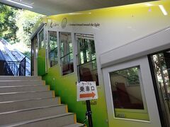鞍馬山は歩いて上ることもできますが、旦那の足があまりよくないのと、15時を回っていたので、鞍馬山ケーブルカーを利用しました。鞍馬山ケーブルカーは寺が経営する珍しいケーブルカーです