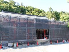 せっかく上ったのにも関わらず本殿金堂は工事中で残念