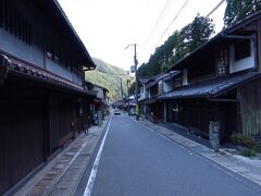 鞍馬山を下り、鞍馬街道を少し北へ進むと鞍馬の趣のある街並みが観られます