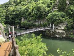 長い年月をかけて自然が作り出した渓谷で、塔の形が立ち並ぶ断崖という意味から「塔のへつり」と名づけられたそうです。