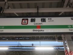 新宿駅を出発します