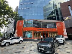 清潭洞にシンガポール発祥のBACHA COFFEEが開店したと聞いてやって来ました。