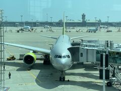 復路は大型機材のボーイング777、3-4-3の席がほぼ満席で日韓の行き来が盛んであることを実感しました。