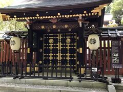 わ、当然ですが格式感じる！
ブラックかっこいい涅槃門。