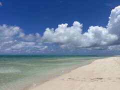 〈ロイヤルマリンさんのツアーではての浜へ〉

白い砂浜に、どこまでも続く海、そして大きな空。完璧な3拍子です。

▼はての浜ツアー　ロイヤルマリン
https://www.hatenohama-marine.jp/
