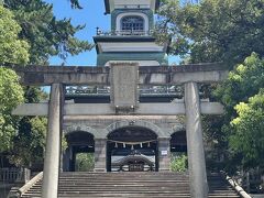 尾山神社にお参りします。