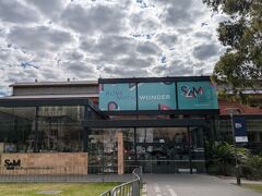 １２：００
「南オーストラリア博物館」も入館。こちらも無料。