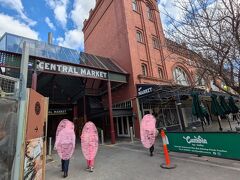 １２：５０
テクテク歩いて「セントラルマーケット」へ。
