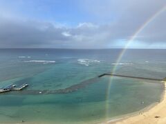 おはようございます

なんと朝からレインボー！

そして写真には写ってませんが、ヒルトン前の海でホヌちゃんが泳いでいます！
2匹いました
毎朝泳いでたので、ヒルトン泊まる方は探してみては