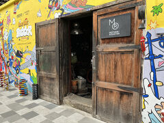 タラートノイはバンコク屈指のお洒落カフェが集うエリアだそうです。

最後にMother Roaster（マザーロースター）。
ここがまた面白い。