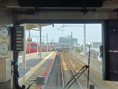 高架線を進み次の駅、京口駅でさっそく列車交換！もうちょい本数少ないのかと思ってました…播但線沿線民の人ゴメンナサイ