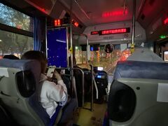 18時前、忠孝敦化駅前からバスでお出かけ
大雨中。。。