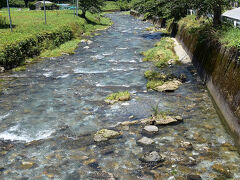 養鱒場を後にし、元来た道をテクテク...
