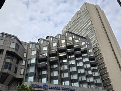 パディントン駅からヒルトンロンドンメトロポールは
地下鉄1駅ですが、地上歩いても15分くらいなので歩いて向かいました。