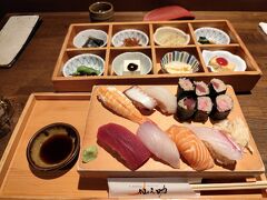 お寿司を見たから、ランチは半田寿司にしました。