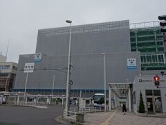 弘前から青森駅に到着。
豪雨は治まりましたが、依然と強い雨が降り続いています。