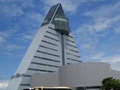 空港へのバスの時間までまだ余裕があるので、駅から歩いて10分程の場所にある青森県観光物産館アスパムまでやってきました。